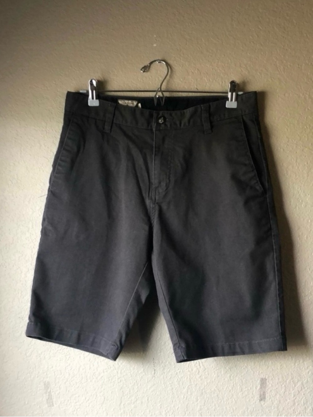 Volcom Shorts Men’s Black Flat Front Casual Classic Preppy Summer Shorts Size 30